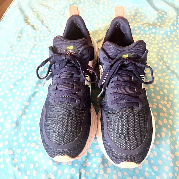 New Balance women’s fresh foam X running shoes. Size 12. Great Condition. Navy - Picture 7 of 7